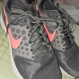 Nike Downshifter 7 Women's Grey And Coral Running Sneakers Size 8W